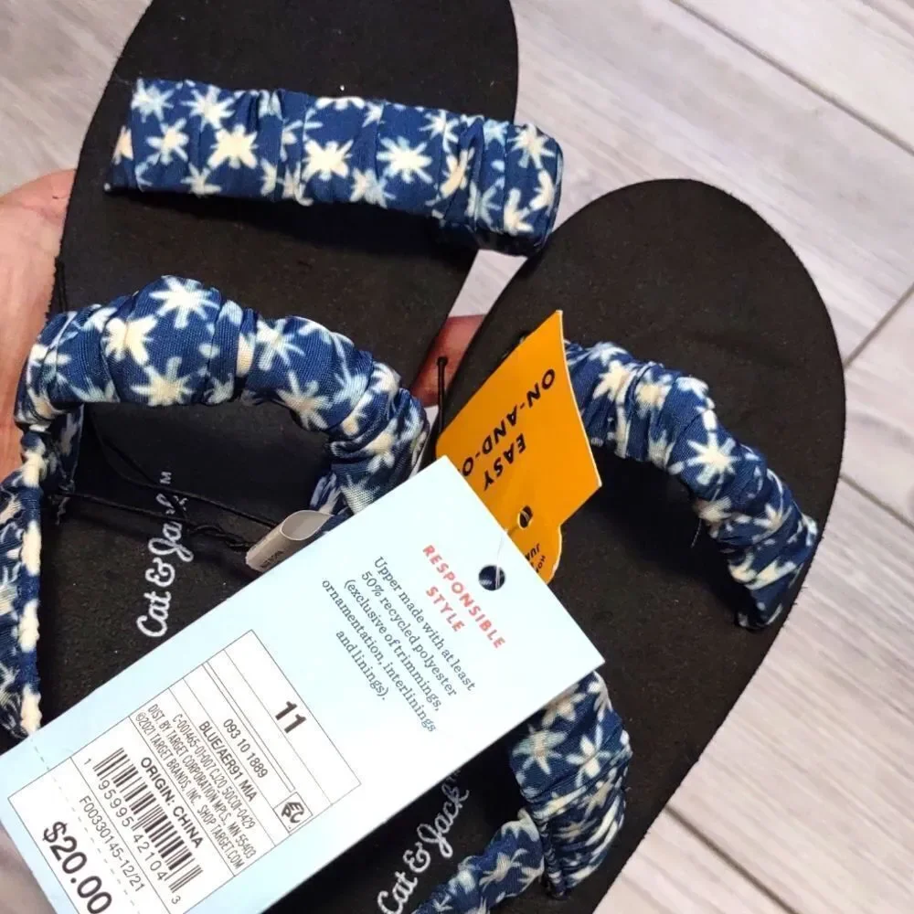 (19-0712) Cat & Jack Blue MIA  Siz 11